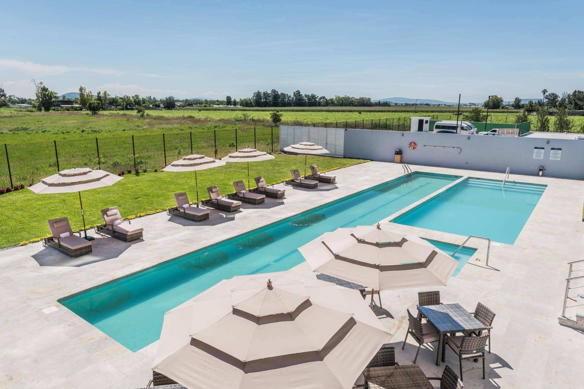 Hampton Inn & Suites By Hilton Salamanca Bajio Exterior photo