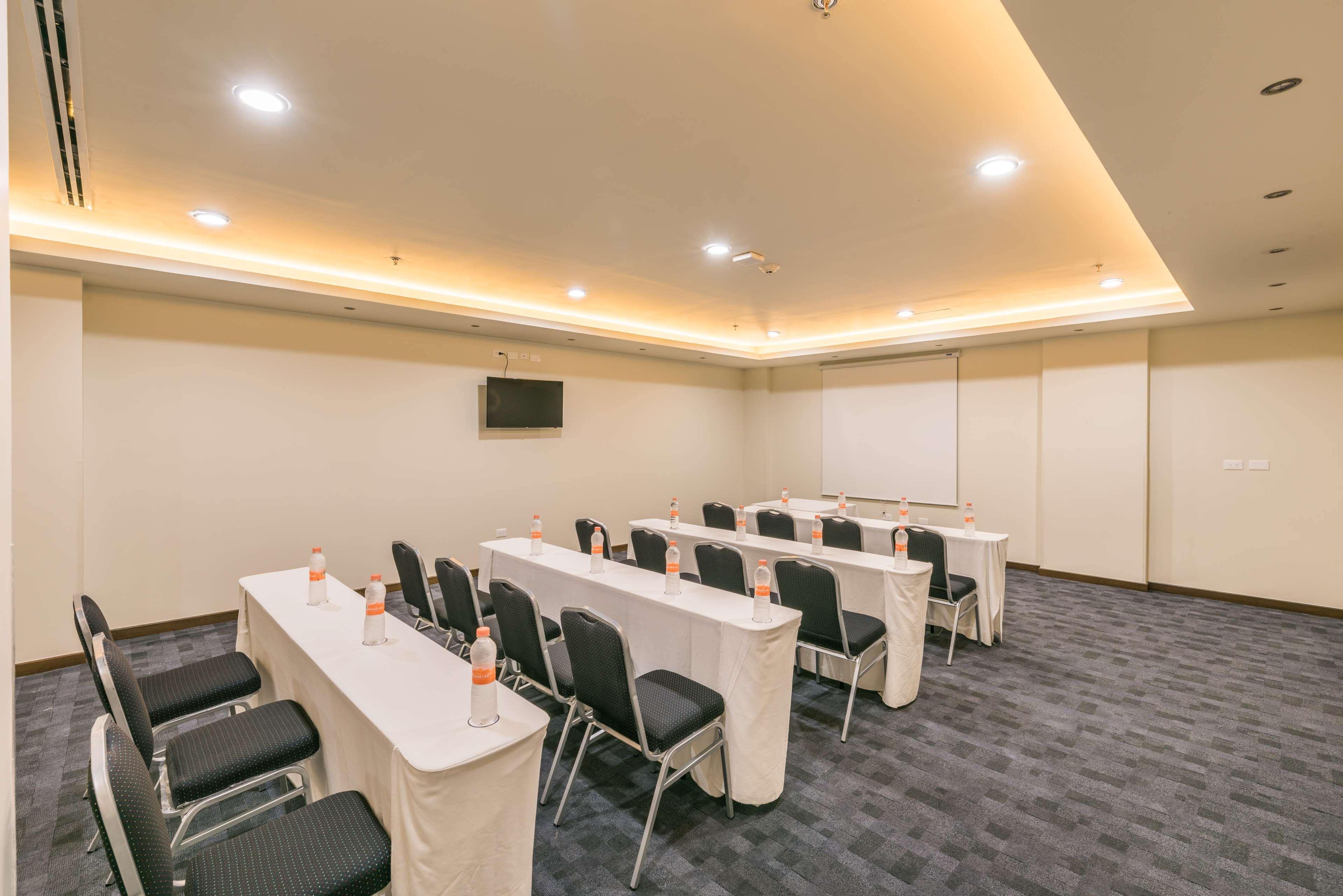 Hampton Inn & Suites By Hilton Salamanca Bajio Exterior photo
