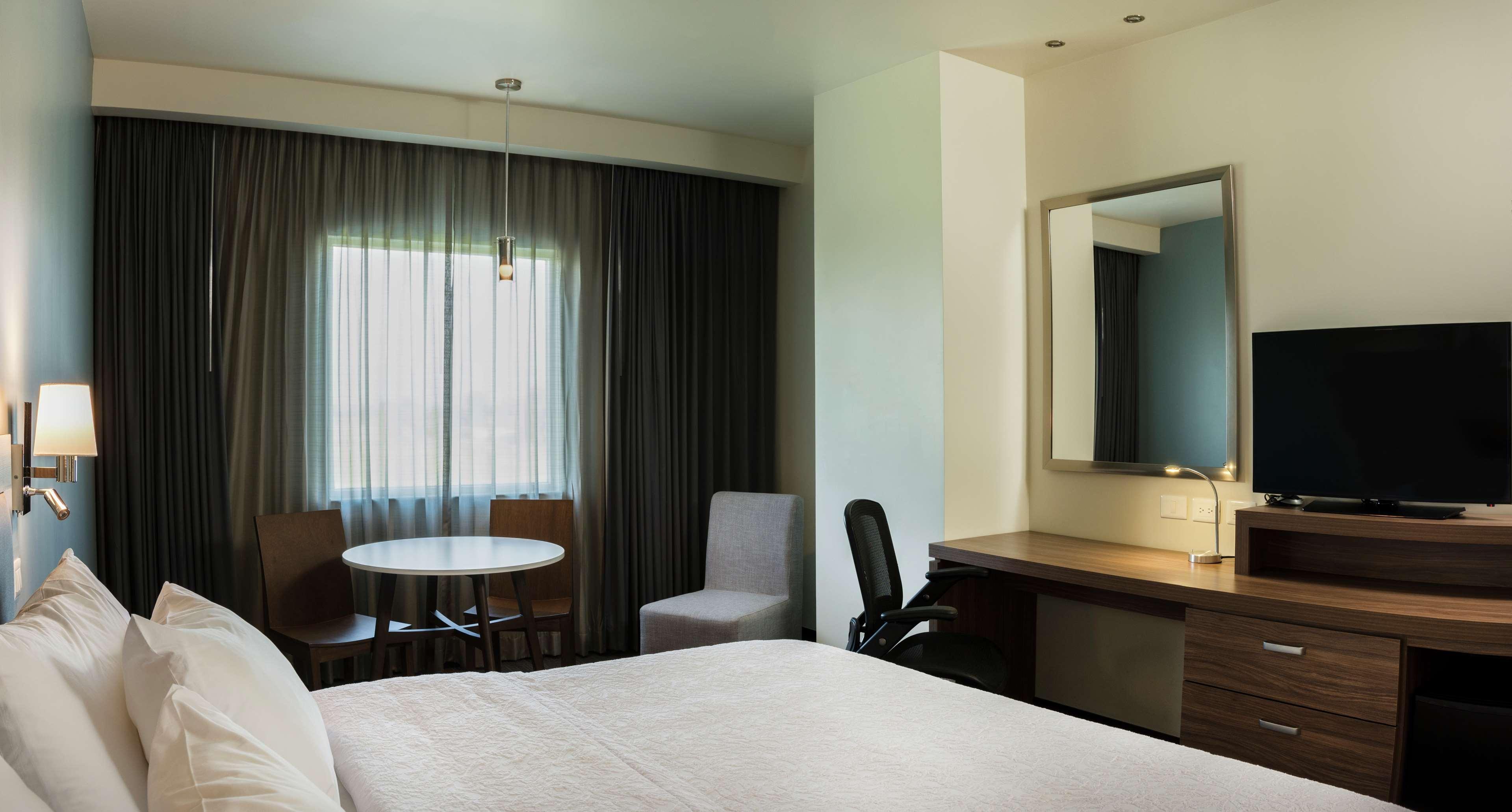 Hampton Inn & Suites By Hilton Salamanca Bajio Exterior photo