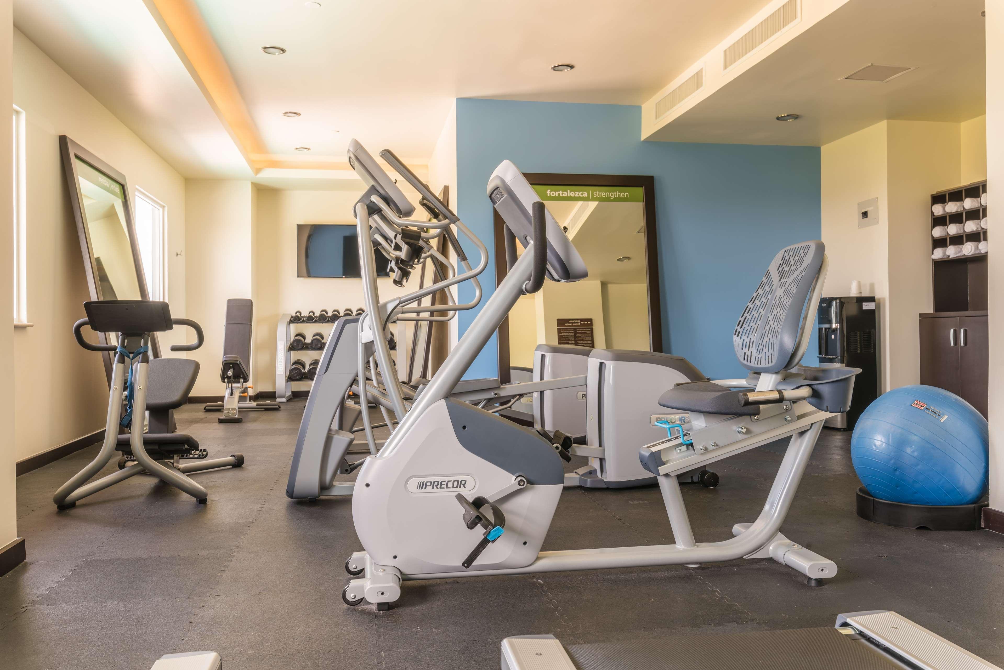 Hampton Inn & Suites By Hilton Salamanca Bajio Exterior photo