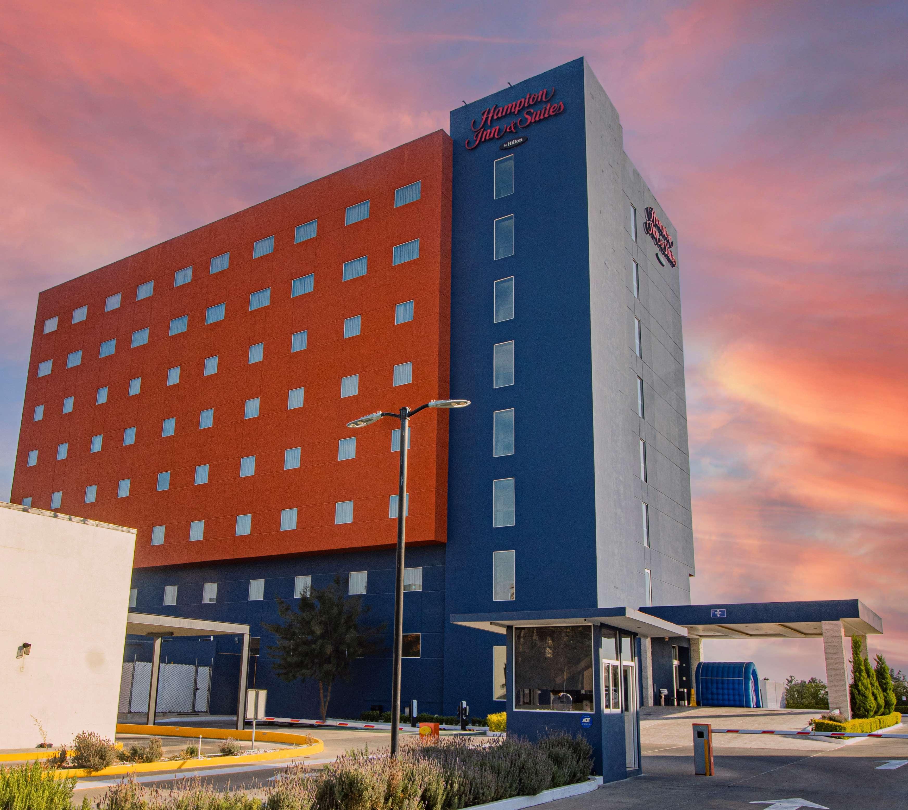 Hampton Inn & Suites By Hilton Salamanca Bajio Exterior photo