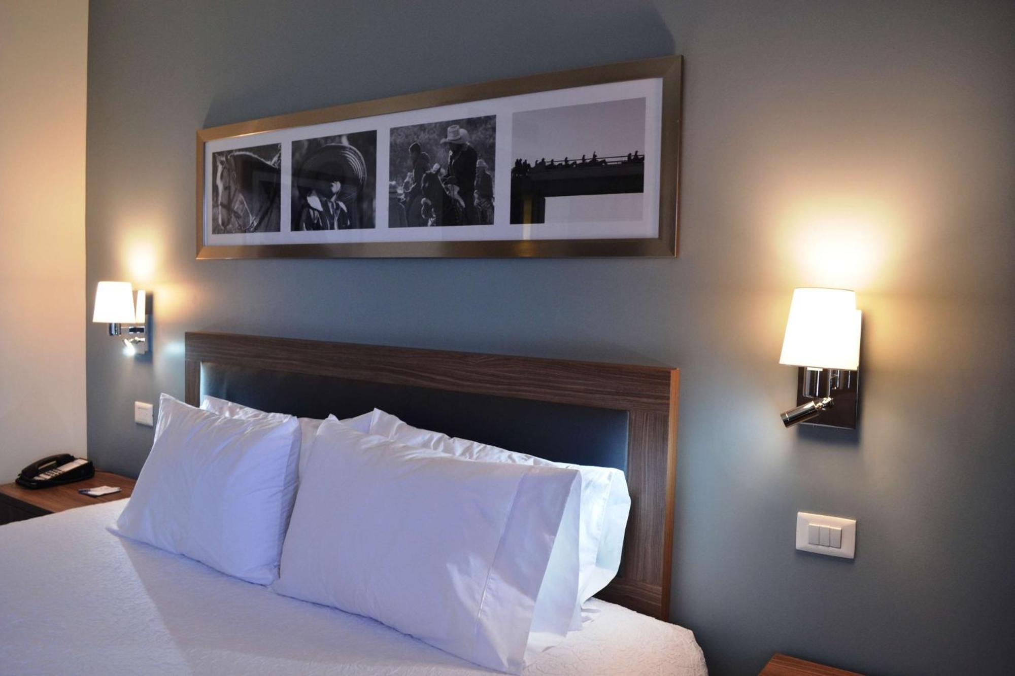 Hampton Inn & Suites By Hilton Salamanca Bajio Exterior photo