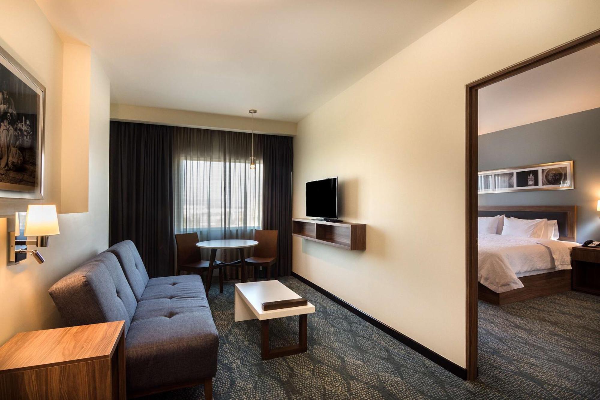 Hampton Inn & Suites By Hilton Salamanca Bajio Exterior photo