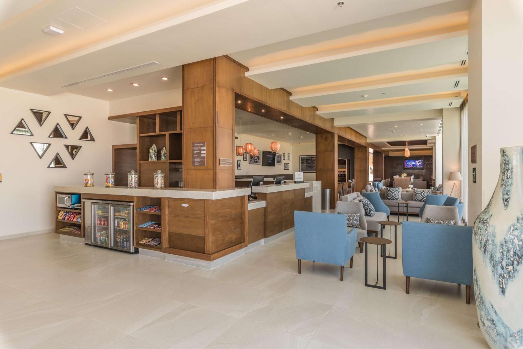 Hampton Inn & Suites By Hilton Salamanca Bajio Exterior photo