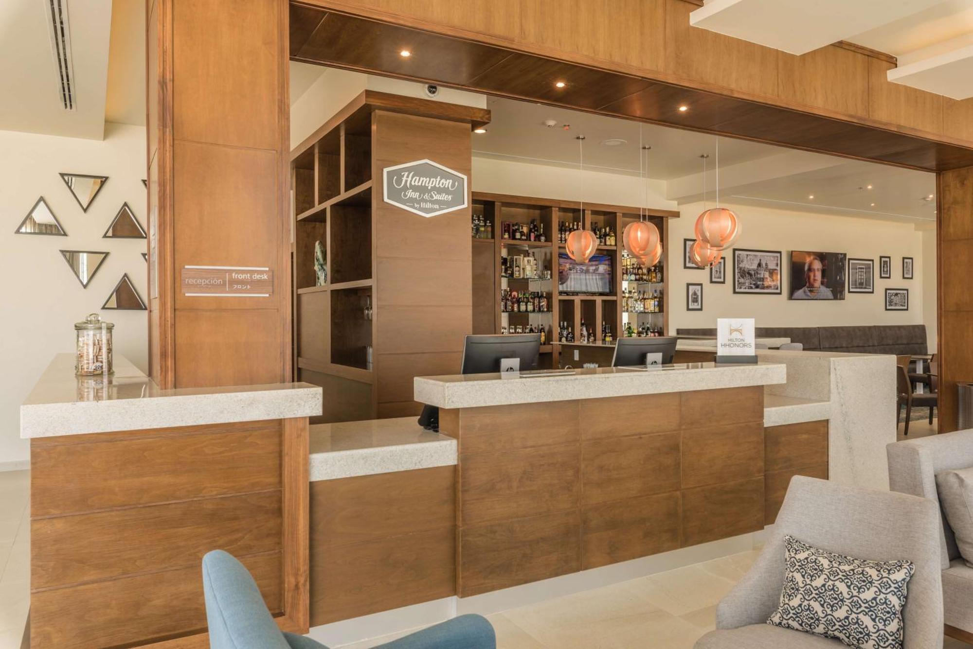 Hampton Inn & Suites By Hilton Salamanca Bajio Exterior photo
