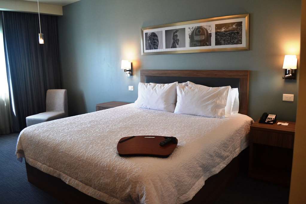 Hampton Inn & Suites By Hilton Salamanca Bajio Room photo
